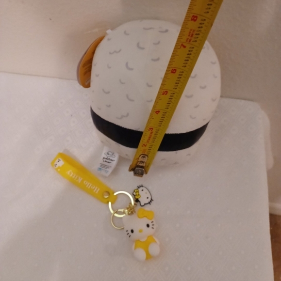 Gudetama squishmallow & hellokitty keychain - Picture 4 of 5